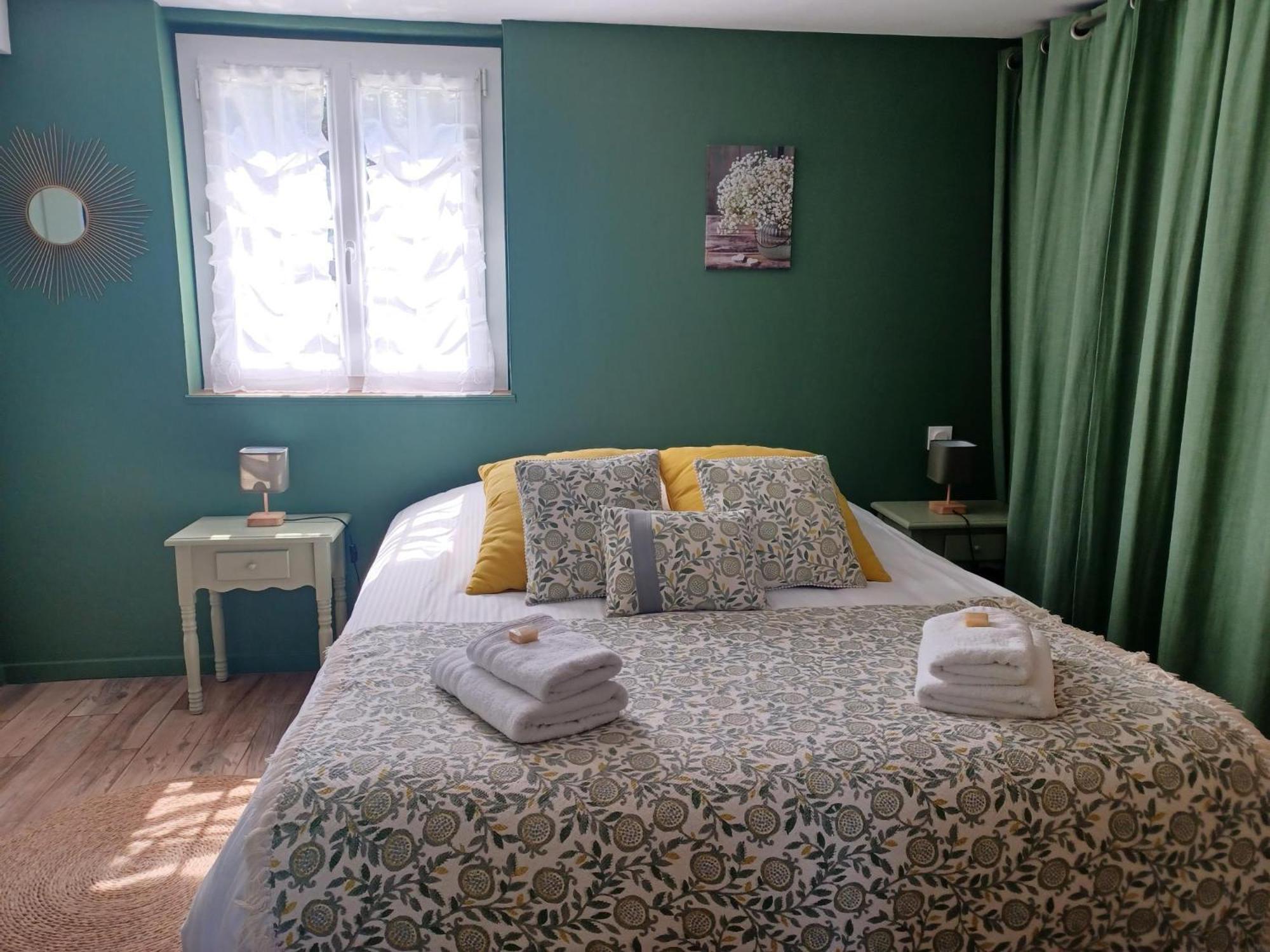 Bed and Breakfast Les Pommiers Онфлёр Экстерьер фото