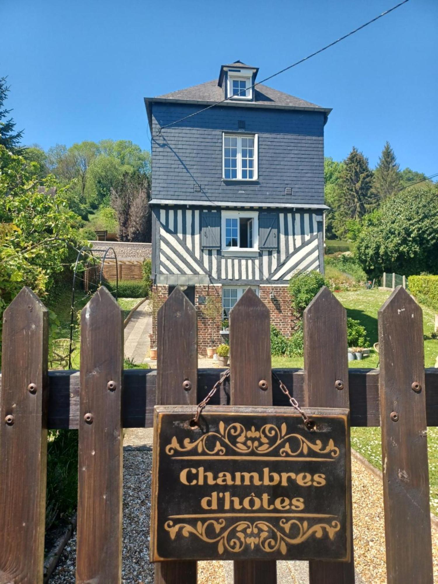 Bed and Breakfast Les Pommiers Онфлёр Экстерьер фото