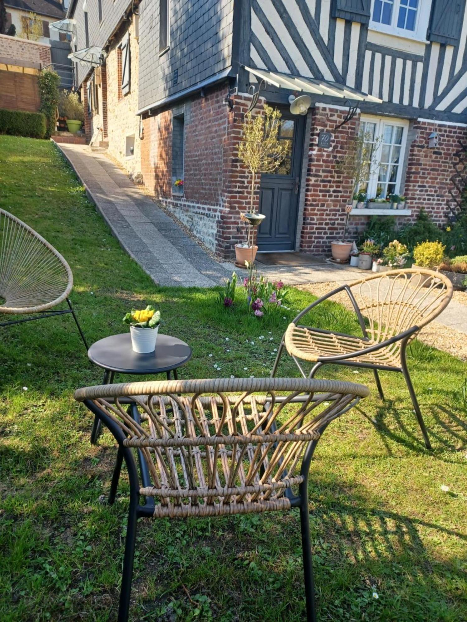 Bed and Breakfast Les Pommiers Онфлёр Экстерьер фото